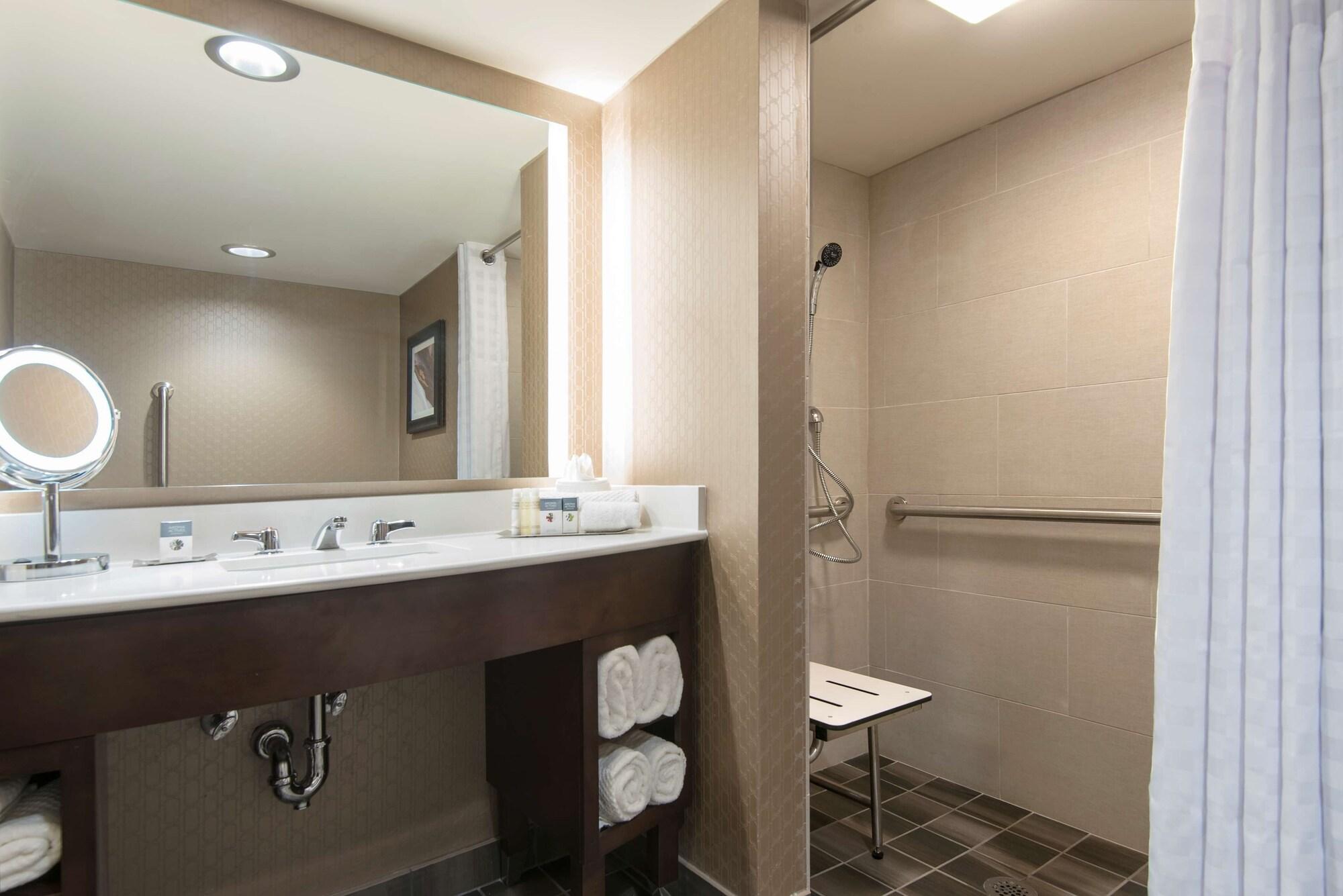 Doubletree By Hilton Schenectady Hotel Екстериор снимка