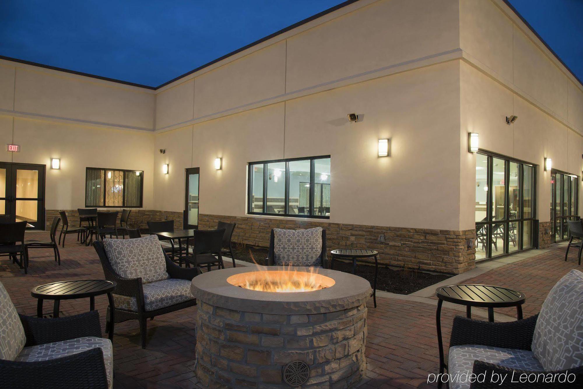 Doubletree By Hilton Schenectady Hotel Екстериор снимка