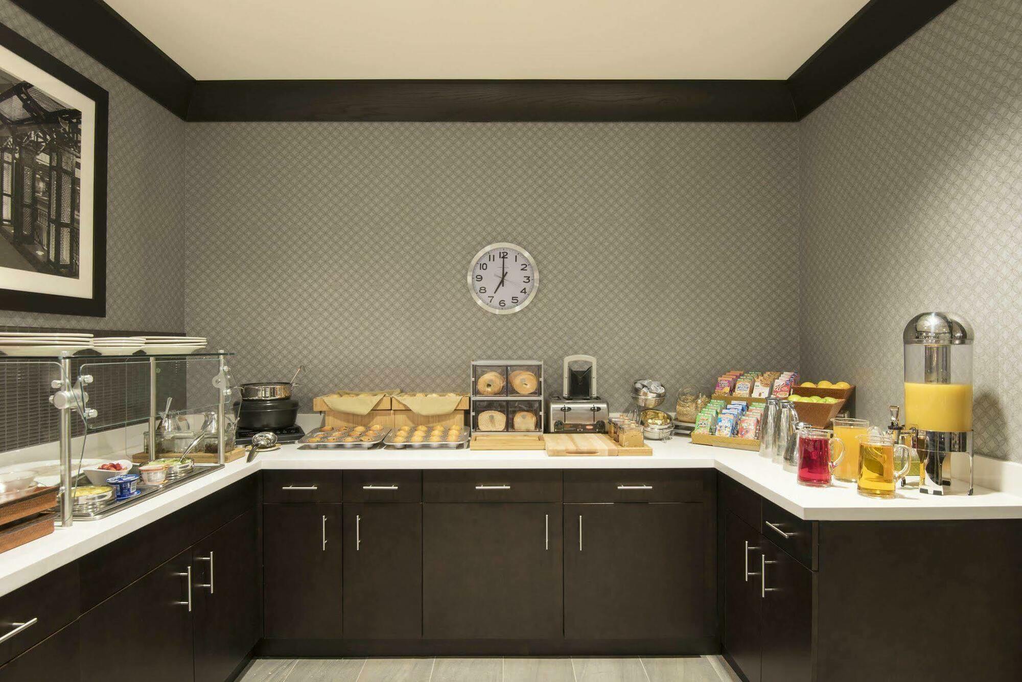 Doubletree By Hilton Schenectady Hotel Екстериор снимка